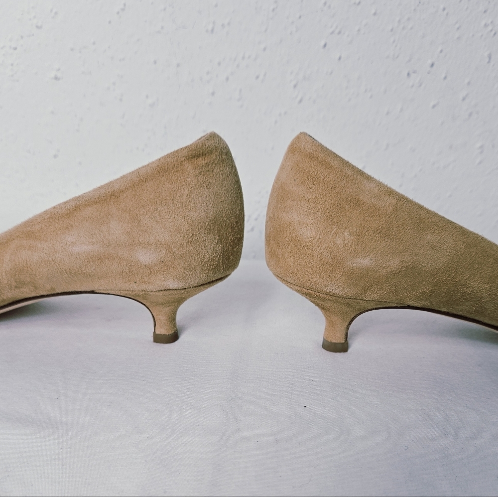Butter Italy Suede Kitten Heel Pump in Tan Size 8 with Pink Flower - Picture 7 of 9